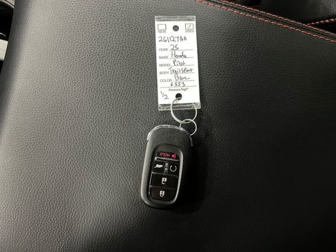 Used 2025 Honda Pilot TrailSport image 29