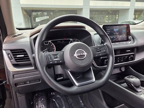 Used 2023 Nissan Rogue S FWD image 7