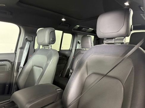 Used 2024 Land Rover Defender 110 X-Dynamic SE image 15
