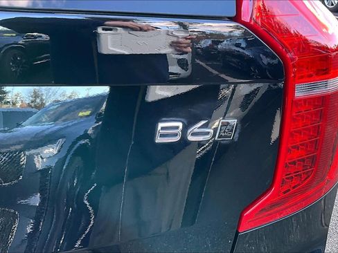 Certified 2024 Volvo XC90 B6 Plus image 9