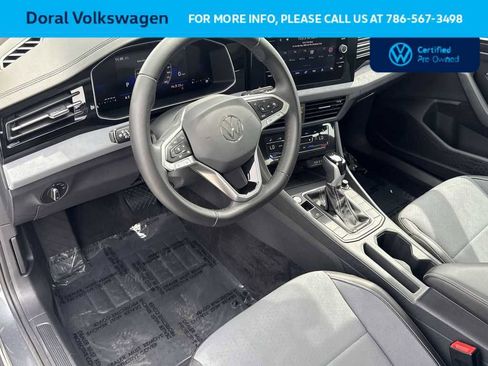 Used 2025 Volkswagen Jetta SE FWD image 13