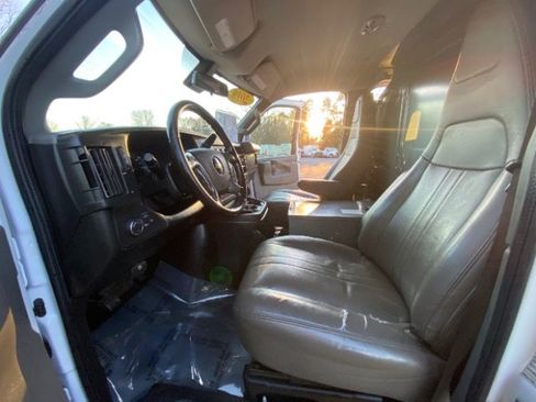 Used 2017 Chevrolet Express 3500 LS image 23