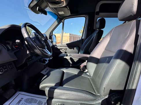 Used 2021 Mercedes-Benz Sprinter 2500 image 10
