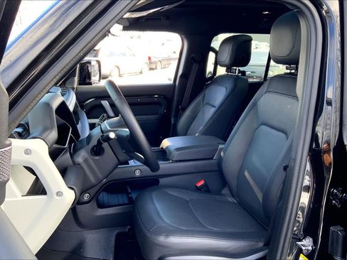 Used 2024 Land Rover Defender 110 X-Dynamic SE image 8