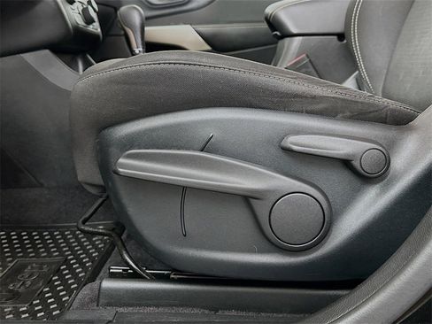 Used 2017 Jeep Cherokee Latitude w/ Cold Weather Group image 21