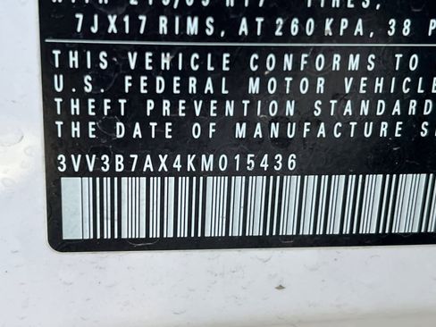 Used 2019 Volkswagen Tiguan SE image 31