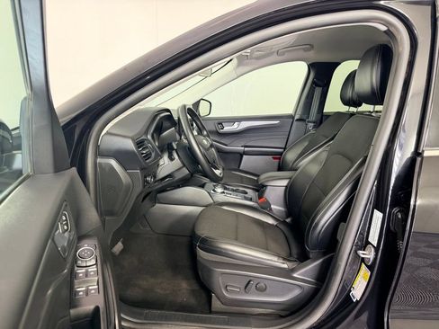 Used 2025 Ford Escape SE FWD image 32