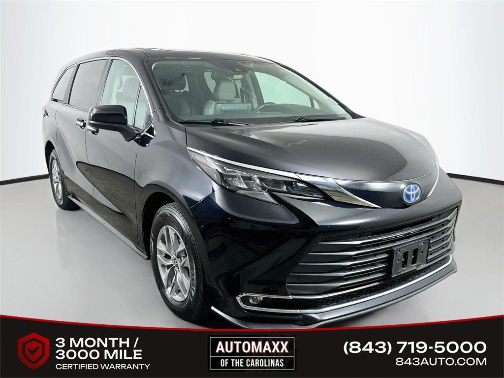 Used 2024 Toyota Sienna XLE FWD image 1