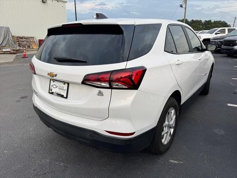 Used 2024 Chevrolet Equinox LS w/ LS Convenience Package FWD image 5