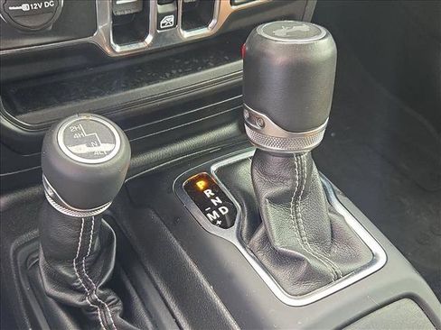 Used 2022 Jeep Wrangler Unlimited Sahara AWD/4WD image 9