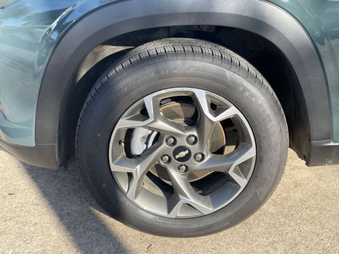 Used 2025 Chevrolet Trax LT FWD image 31