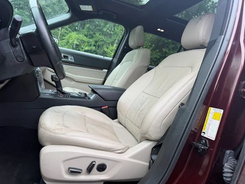 Used 2018 Ford Explorer Limited w/ Equipment Group 301A AWD/4WD image 11