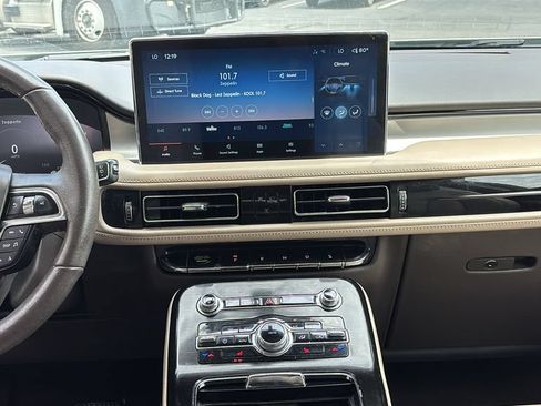 Used 2021 Lincoln Nautilus AWD image 6