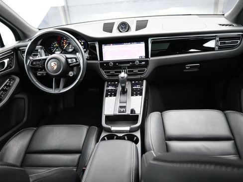 Used 2025 Porsche Macan image 28