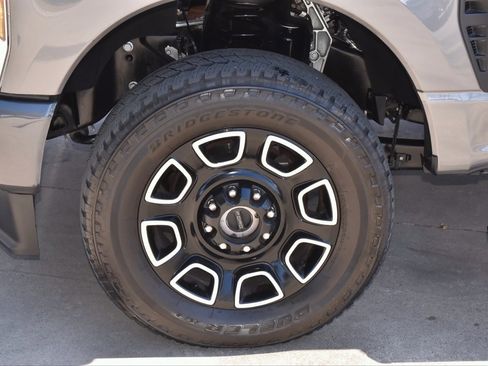 Certified 2024 Ford F250 Platinum w/ FX4 Off-Road Package image 43