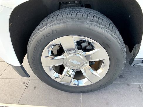 Used 2019 Chevrolet Suburban LT image 9