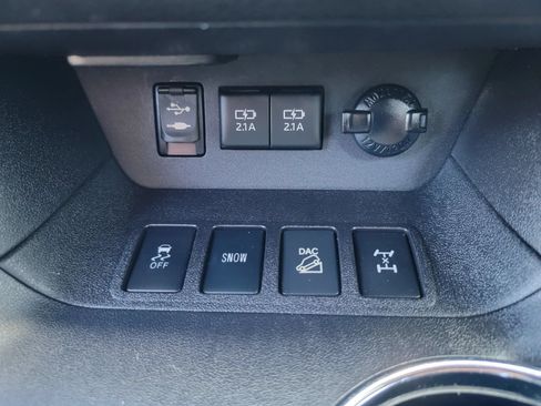 Used 2017 Toyota Highlander AWD V6 image 25