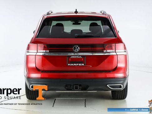 Used 2024 Volkswagen Atlas SE w/ Panoramic Sunroof Package FWD image 8