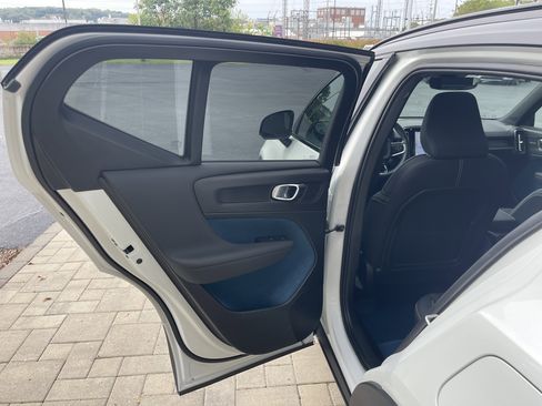 Used 2023 Volvo XC40 Recharge Ultimate w/ Protection Package Premier image 17