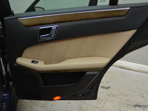 Used 2010 Mercedes-Benz E 350 4MATIC Sedan image 10