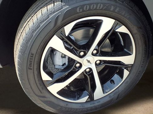 New 2026 Chevrolet Trax RS w/ Sunroof Package FWD image 23
