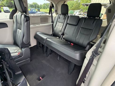 Used 2015 Chrysler Town & Country Touring-L w/ Driver Convenience Group FWD image 32