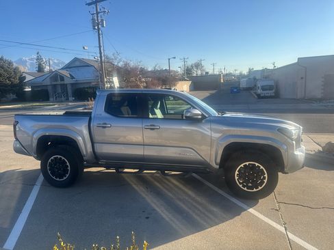 Used 2025 Toyota Tacoma SR5 image 4