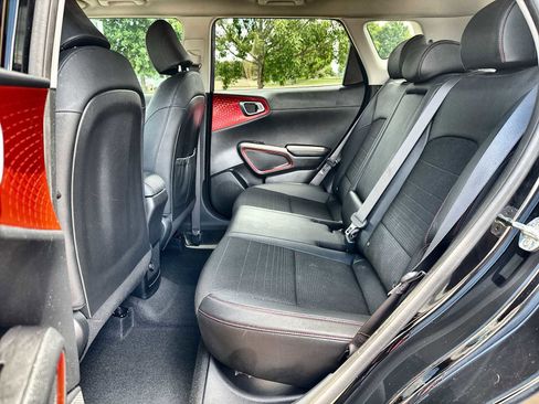 Used 2020 Kia Soul GT-Line Turbo FWD image 4