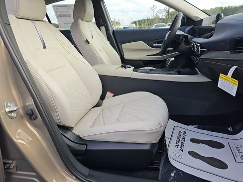 New 2026 Nissan Sentra SV w/ SV Convenience Package FWD image 12