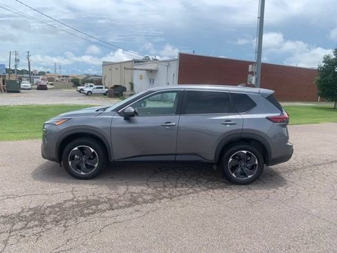 Used 2025 Nissan Rogue SV AWD/4WD image 4