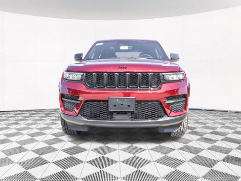 New 2025 Jeep Grand Cherokee Altitude image 13