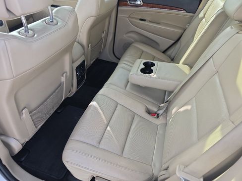 Used 2013 Jeep Grand Cherokee Limited w/ Luxury Group II image 14