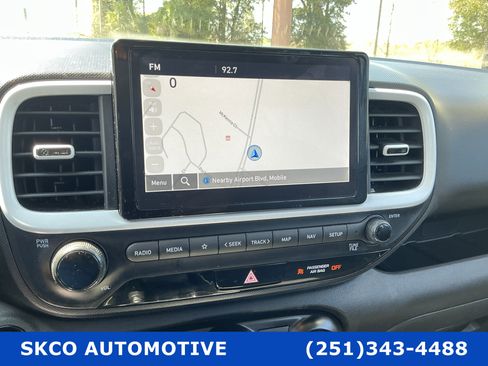 Used 2023 Hyundai Venue Limited image 16