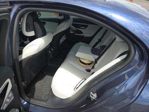 Used 2025 Mercedes-Benz C 300 4MATIC Sedan image 4