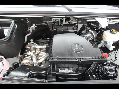 Used 2025 Mercedes-Benz Sprinter 2500 image 35