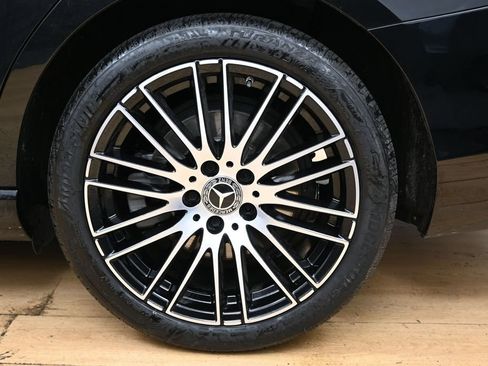 Used 2024 Mercedes-Benz C 300 Sedan image 12