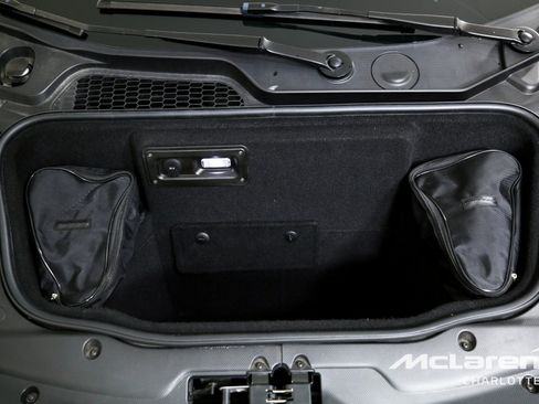 Used 2020 Lamborghini Huracan EVO image 18