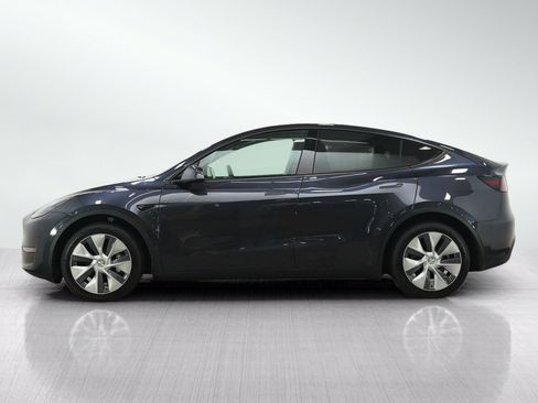 Used 2024 Tesla Model Y Long Range AWD/4WD image 2