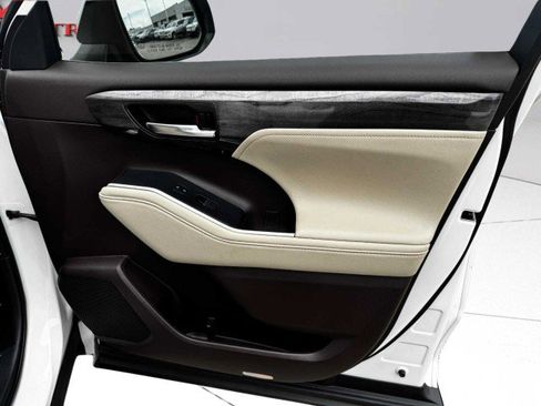 Used 2021 Toyota Highlander Platinum image 64