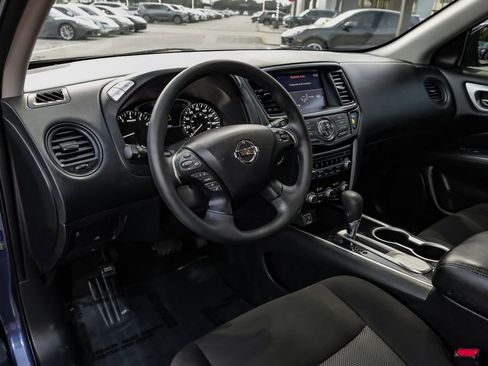 Used 2020 Nissan Pathfinder S image 12
