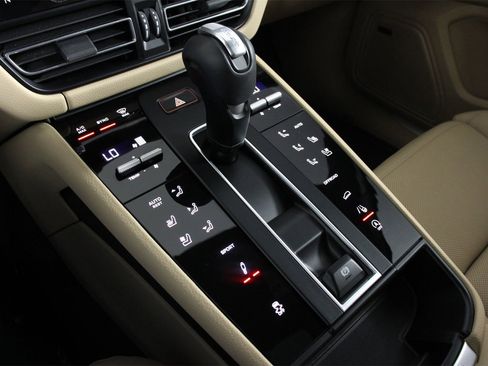 Used 2025 Porsche Macan S image 18