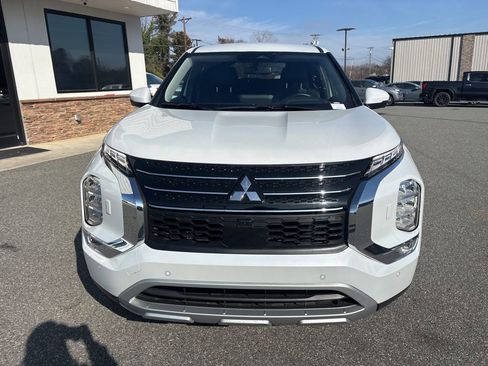 Used 2024 Mitsubishi Outlander SE Black Edition image 10