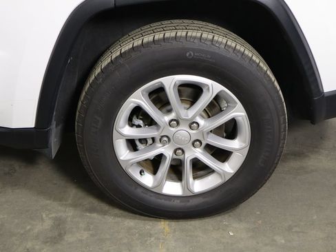 Used 2022 Jeep Grand Cherokee Laredo E RWD image 43