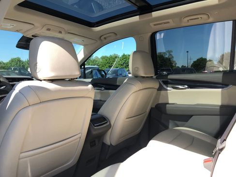Used 2024 Cadillac XT6 Premium Luxury w/ LPO, Floor Liner Package AWD/4WD image 5