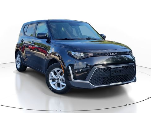 Used 2025 Kia Soul LX w/ LX Technology Package FWD image 1