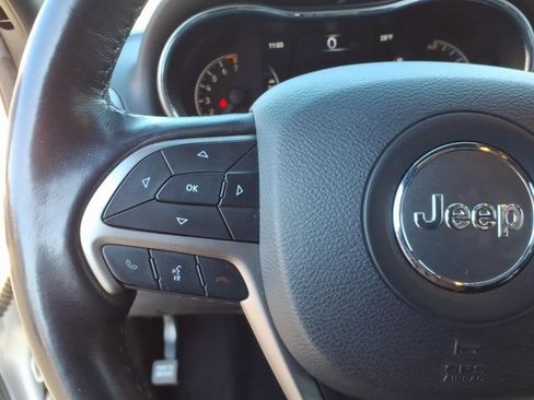 Used 2019 Jeep Grand Cherokee Altitude image 9