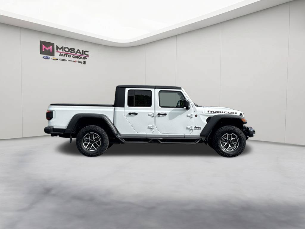Used 2024 Jeep Gladiator Rubicon w/ Technology Group AWD/4WD image 8