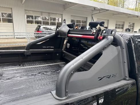 Used 2018 Chevrolet Colorado ZR2 w/ ZR2 Midnight Special Edition image 9