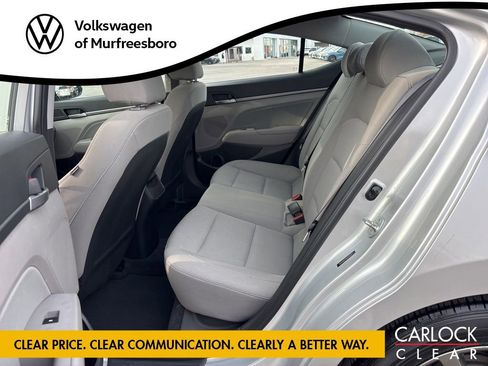 Used 2017 Hyundai Elantra SE image 25