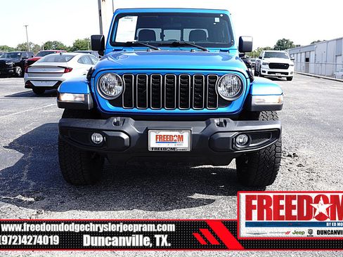 Used 2025 Jeep Gladiator Sport AWD/4WD image 8